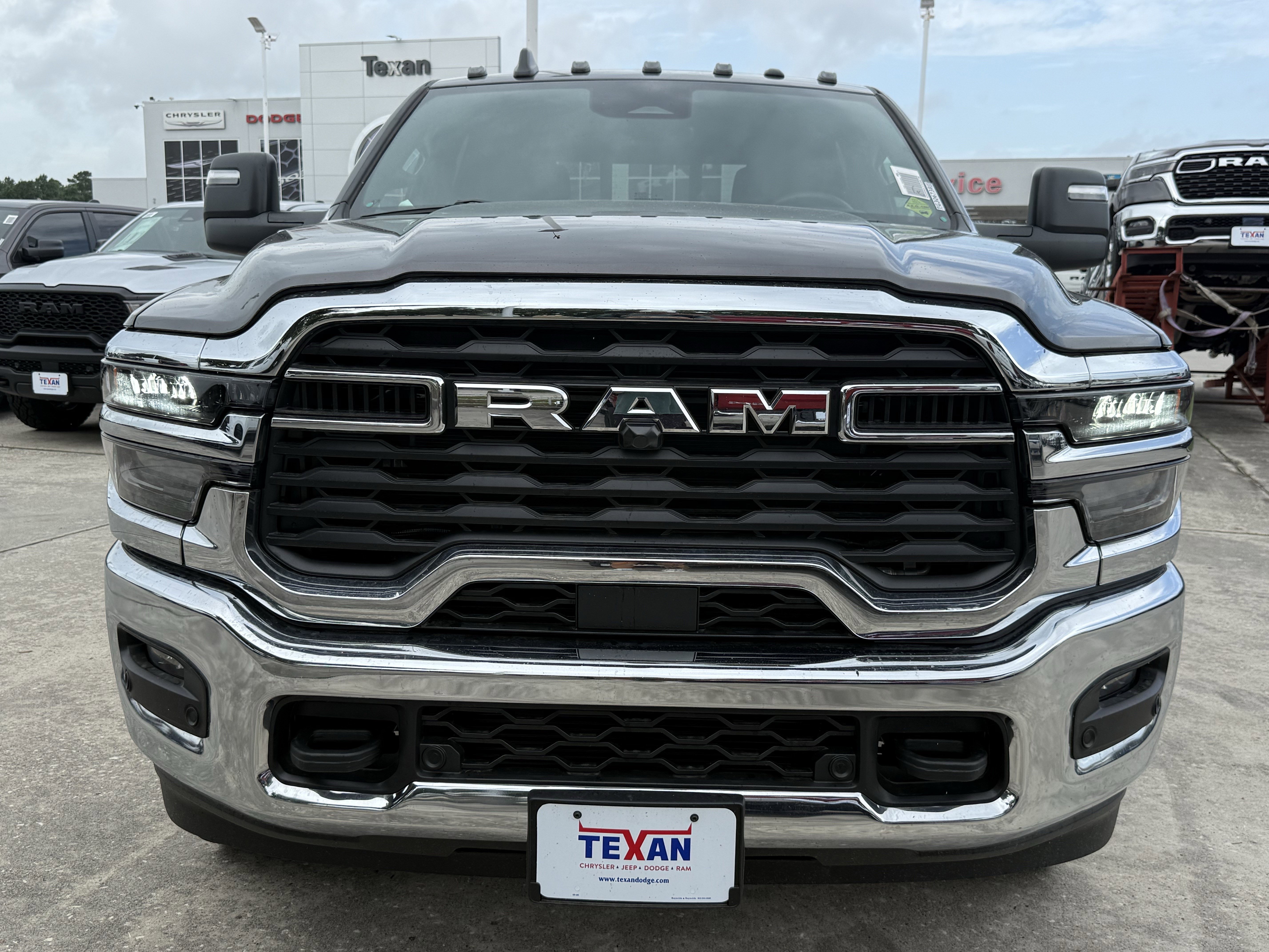 New 2026 Granite Crystal Metallic Clear-Coat Exterior Paint RAM Tradesman image 6