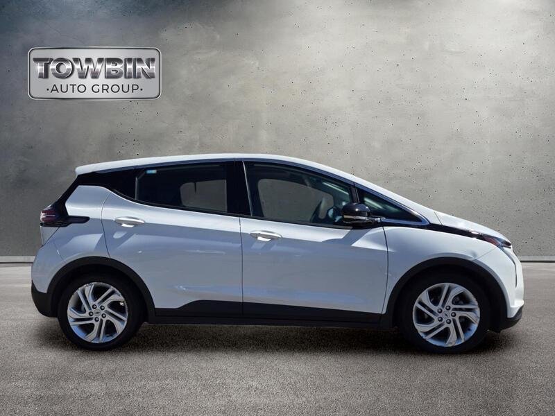 Used 2023 Summit White CHEVROLET 5DR WGN 1LT image 3