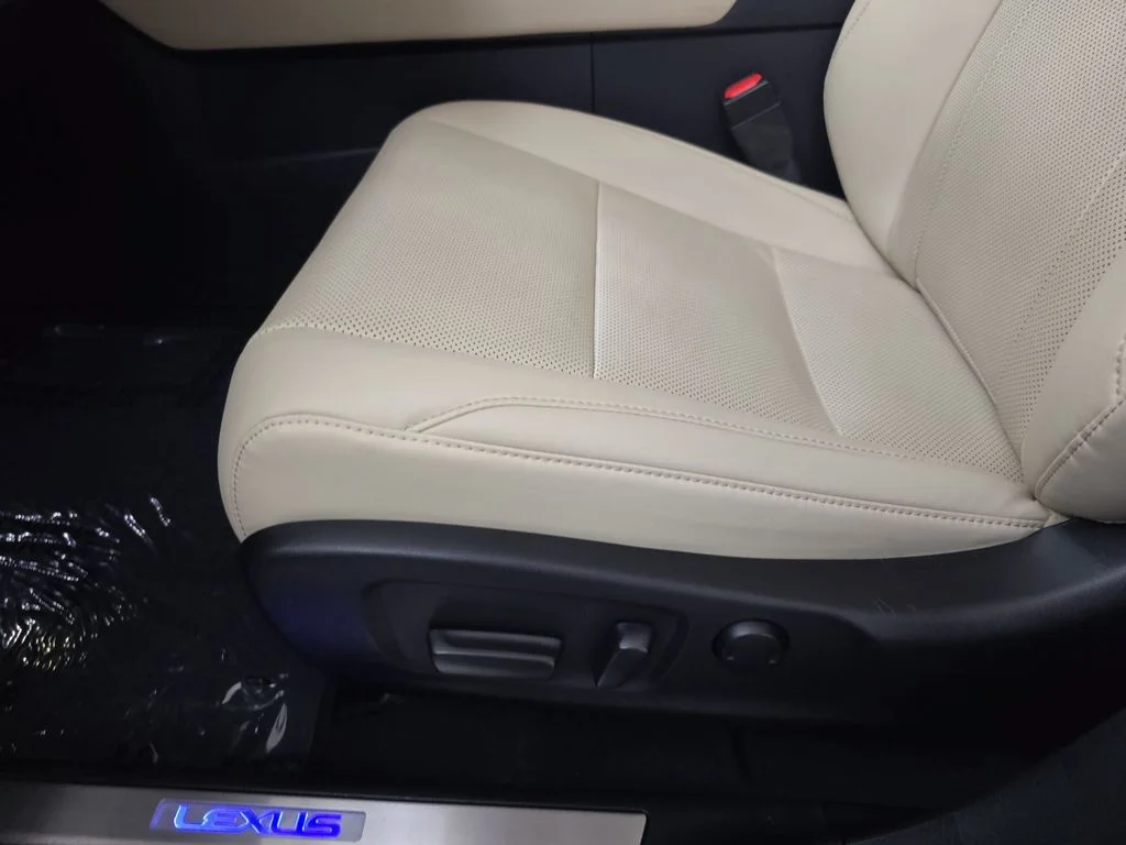 Used 2022 White Lexus 450h image 30