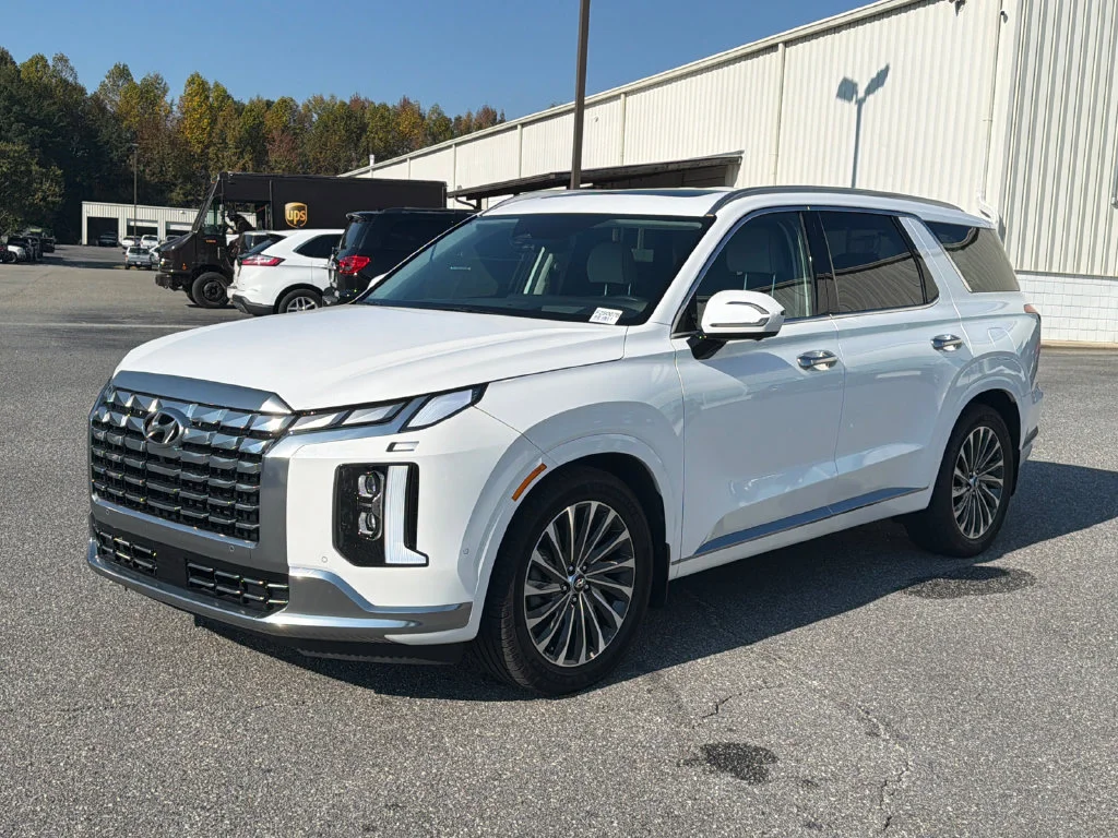 Used 2024 White Hyundai Calligraphy image 3