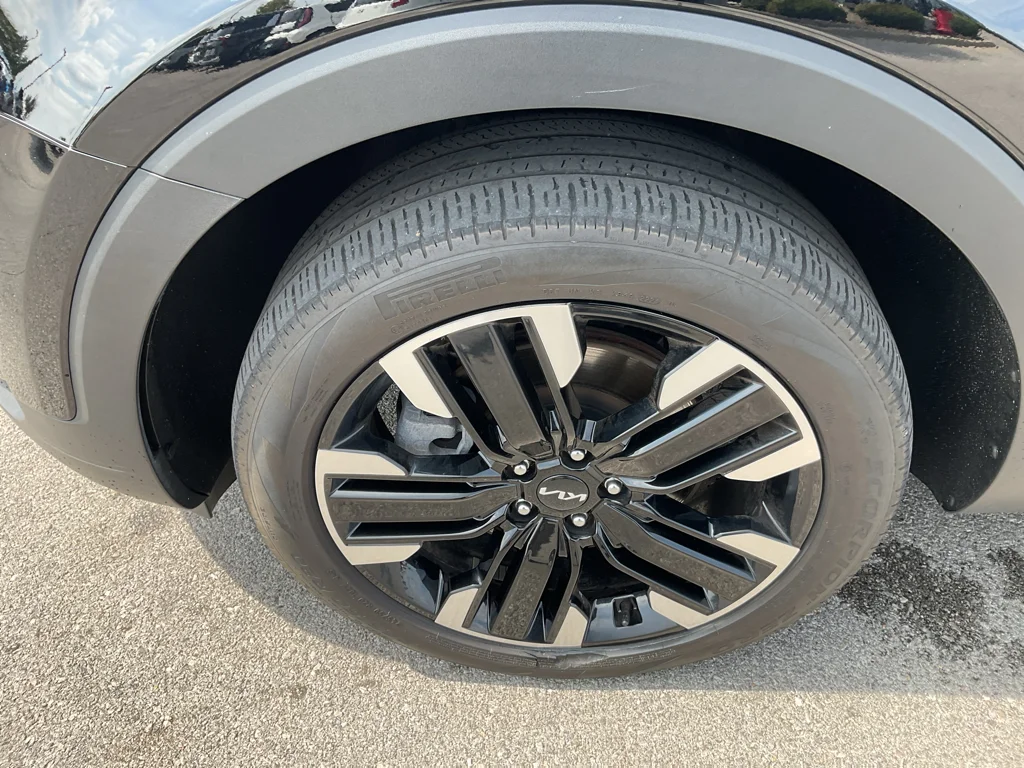 Used 2024 Ebony Black Kia SX image 5