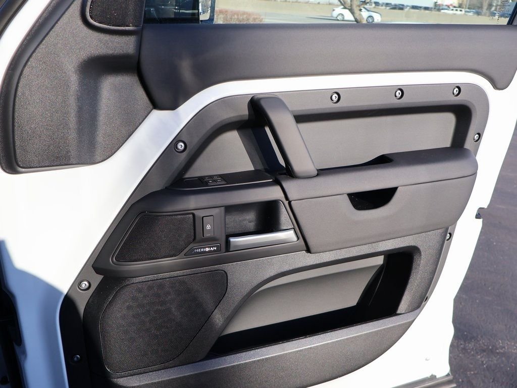 New 2026 Fuji White Land Rover S image 12