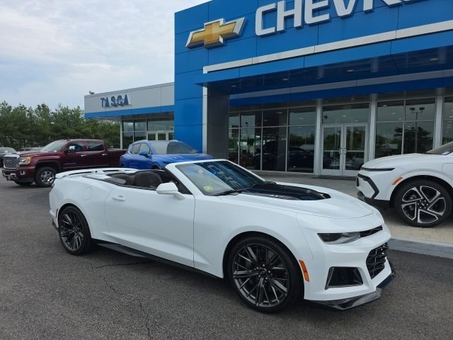 Used 2023 White Chevrolet ZL1 image 1