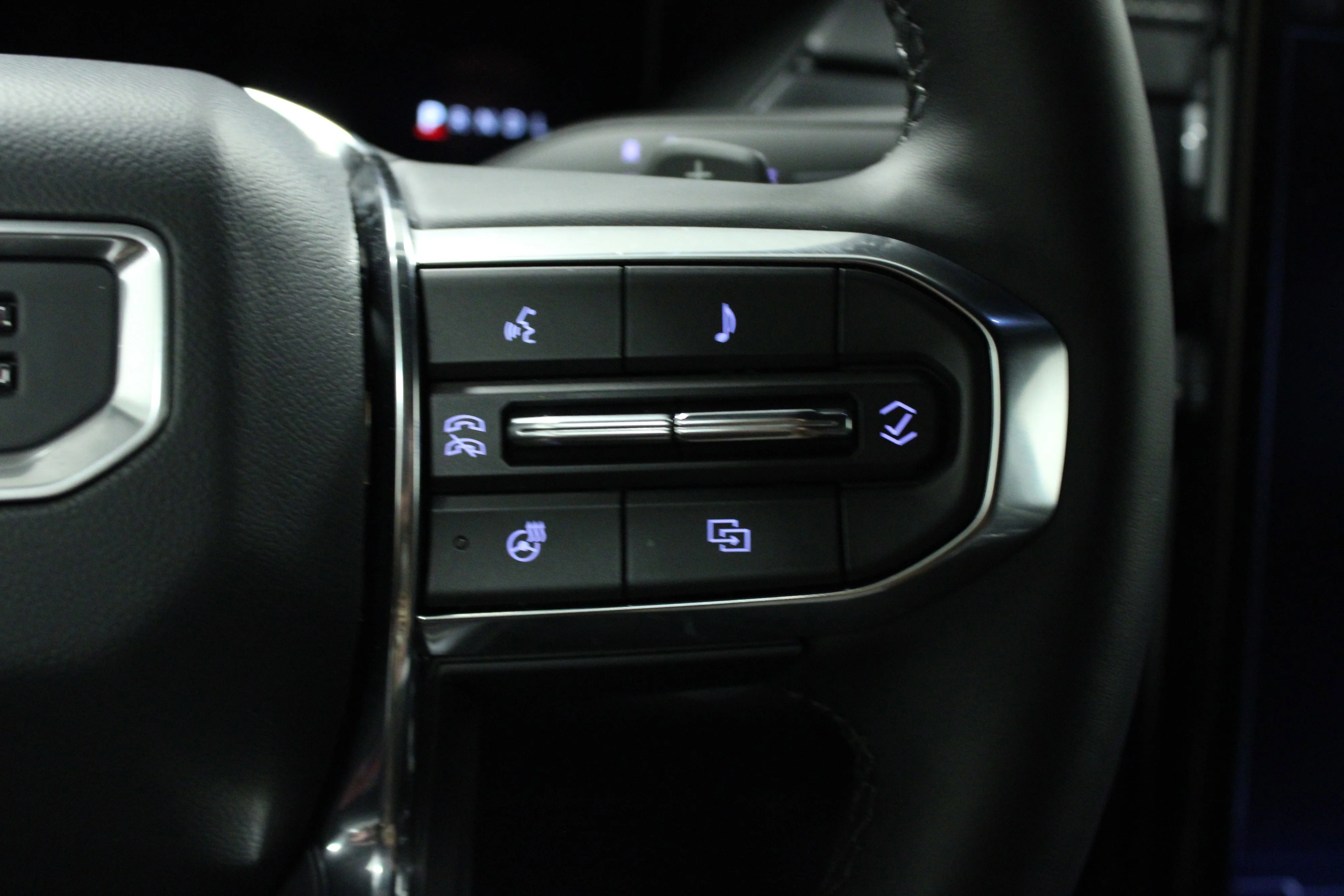 New 2025 Sterling Metallic GMC Elevation image 22