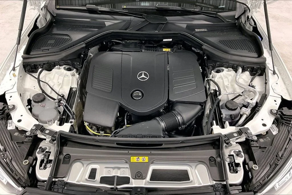 New 2026 Polar White Mercedes-Benz GLC 300 image 28