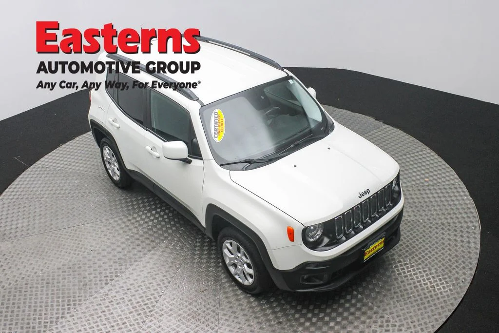 Used 2017 White Jeep Latitude image 3