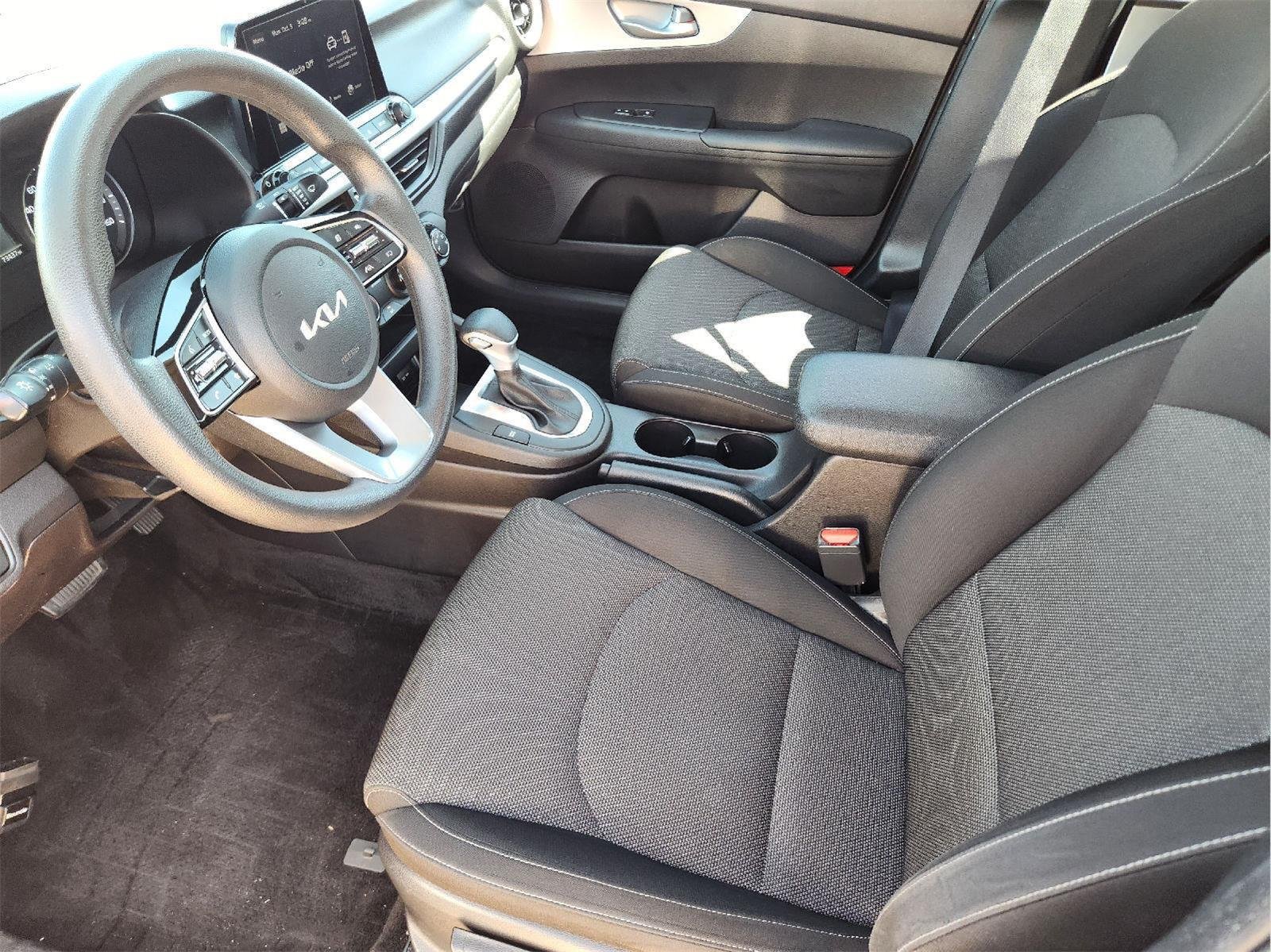 Used 2022 Currant Red Kia LXS image 12