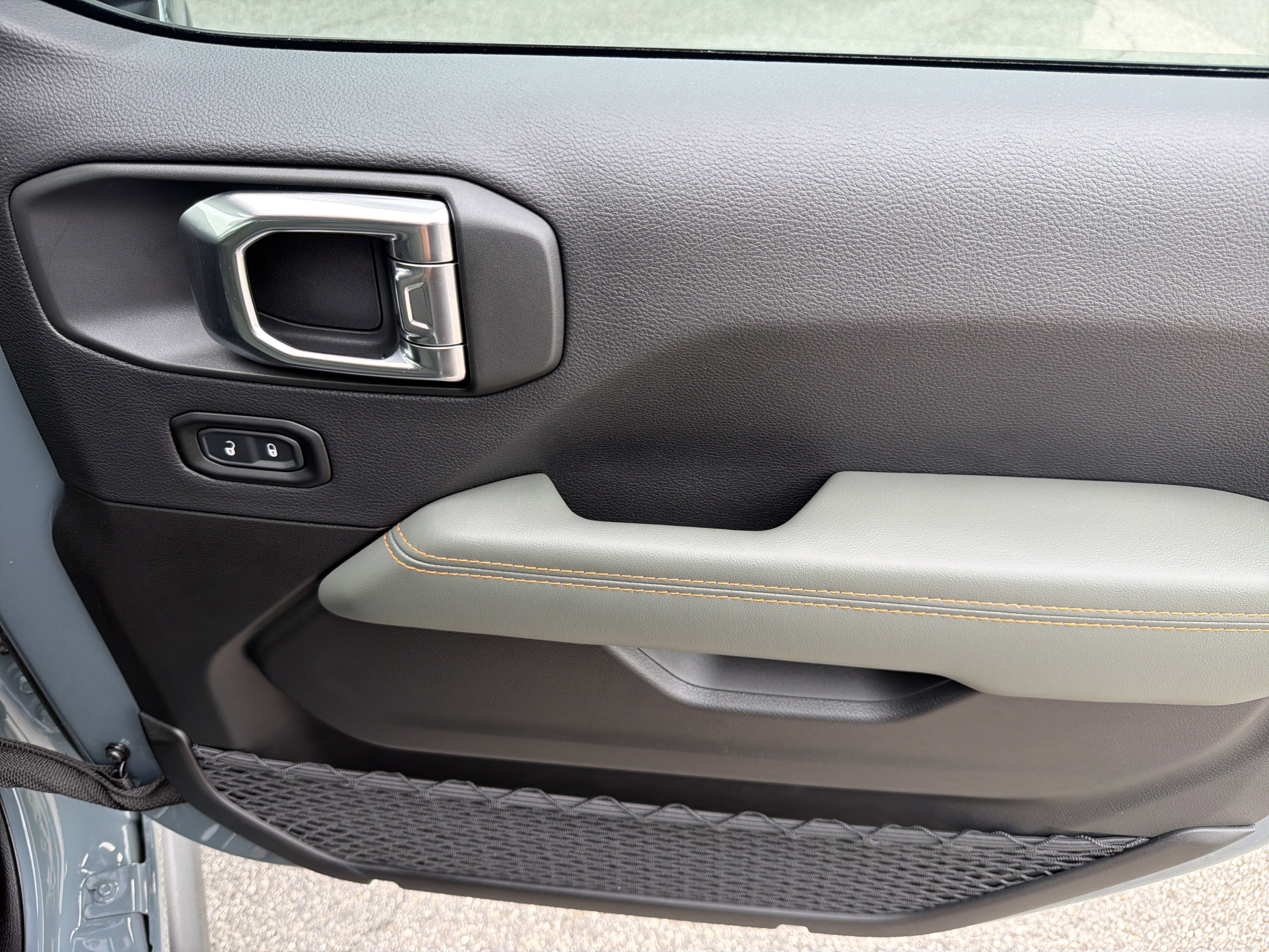 Used 2025 Anvil Clearcoat Jeep Mojave image 25