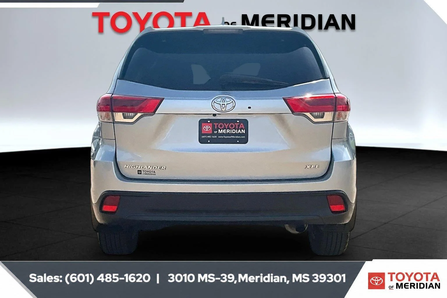 Used 2018 Celestial Silver Metallic Toyota XLE image 4