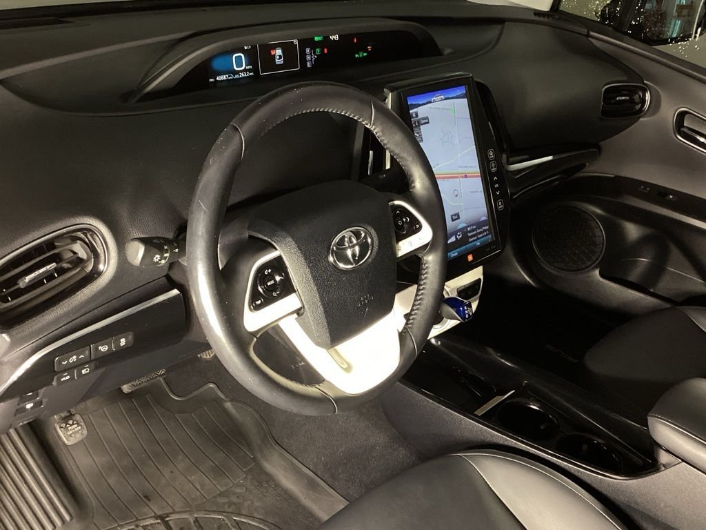 Used 2018 Silver Toyota Advanced image 12