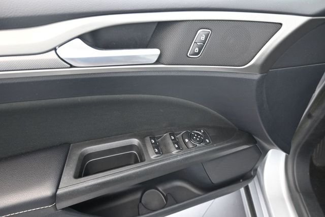 Used 2020 Silver Metallic Ford SE image 12