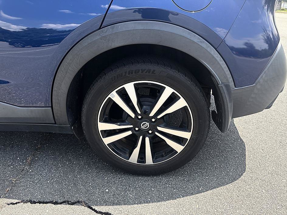 Used 2019 Deep Blue Pearl/Fresh Powder Nissan SV image 10