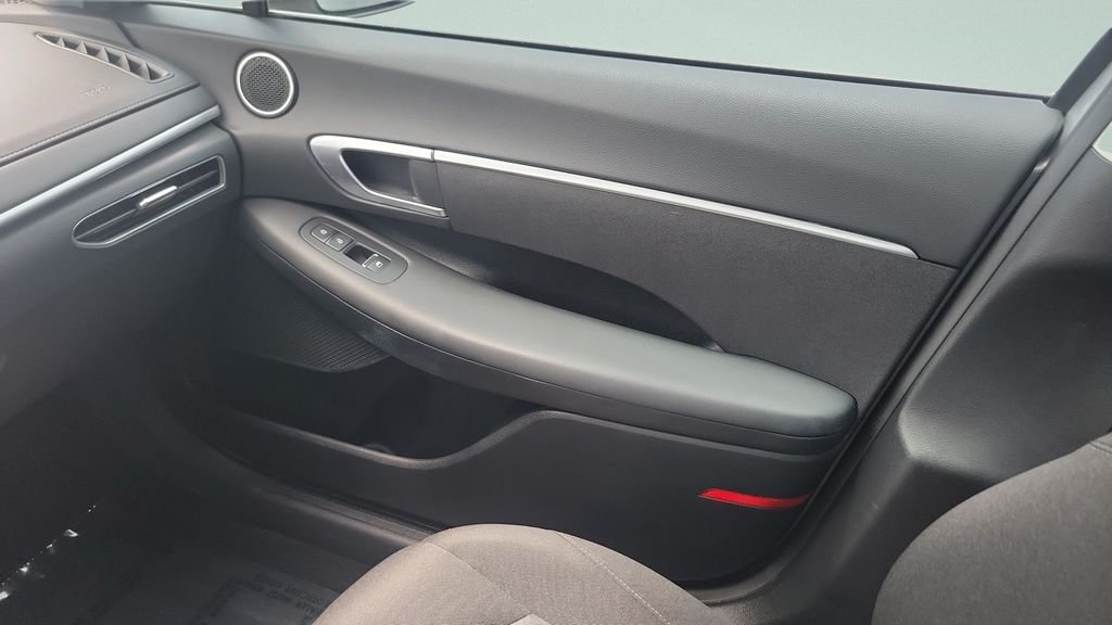 Certified Used 2022 Silver Hyundai SE image 13