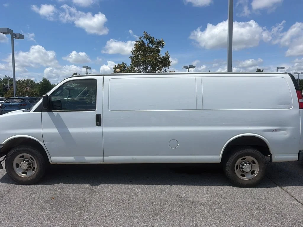 Used 2021 SUMMIT WHITE Chevrolet RWD 2500 Extended Wheelbase WT image 2