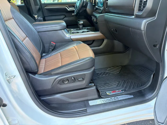 Used 2024 Iridescent Pearl Tricoat Chevrolet High Country image 13