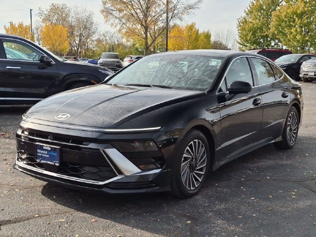 Used 2024 Black Hyundai Limited image 3