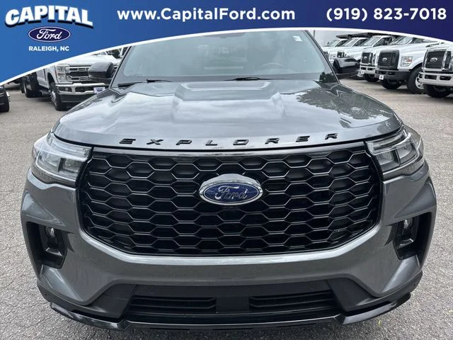Used 2025 Gray Ford ST-Line image 10