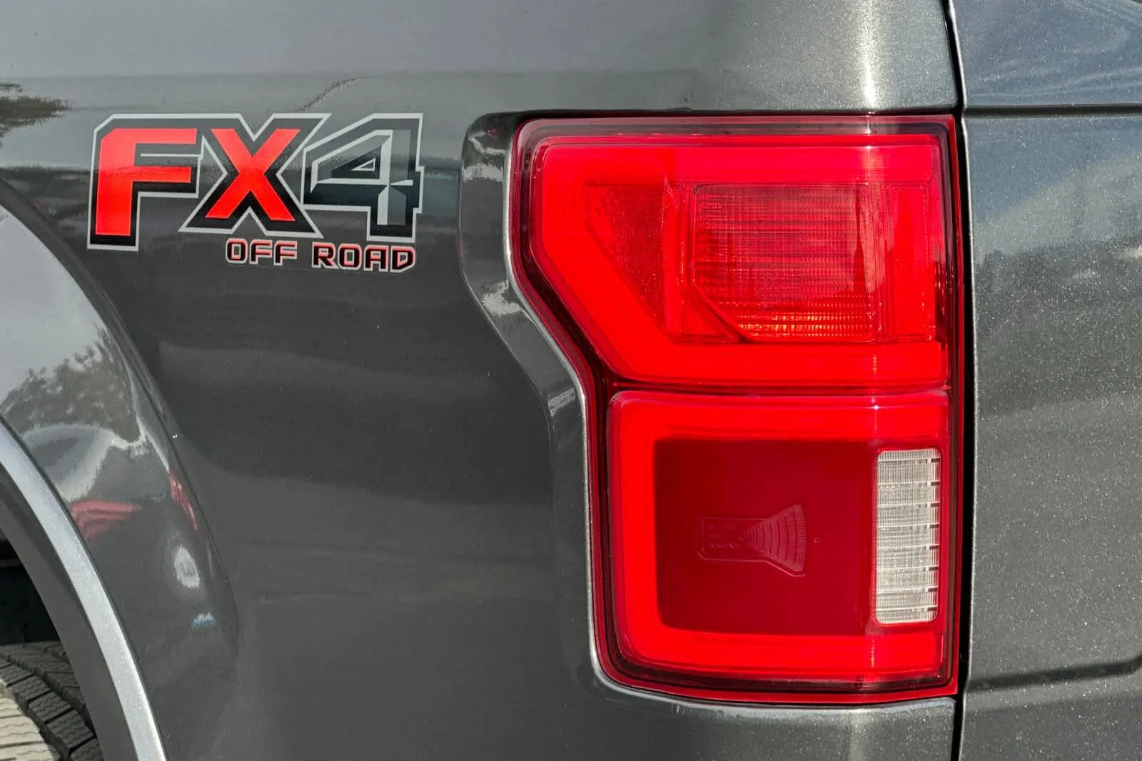 Certified Used 2019 Magnetic Metallic Ford LARIAT image 27