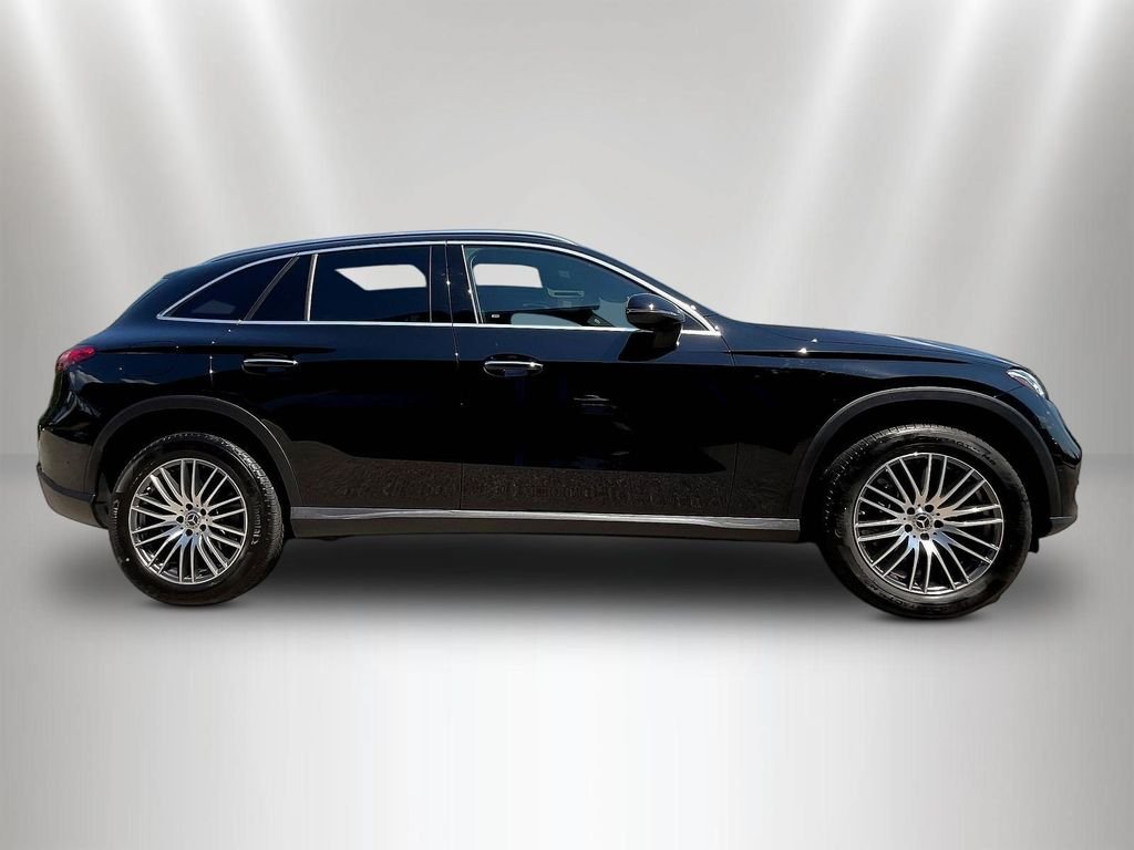 Used 2026 Black Mercedes-Benz GLC 300 image 4