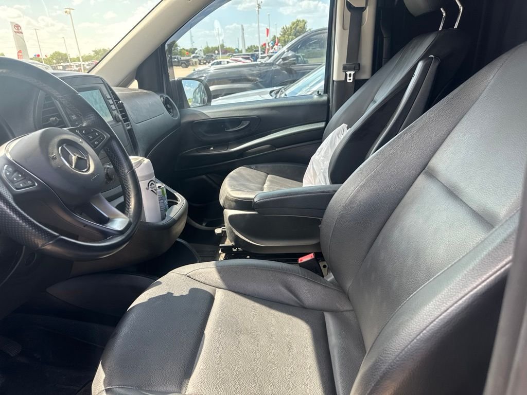 Used 2022  Mercedes-Benz Cargo image 7