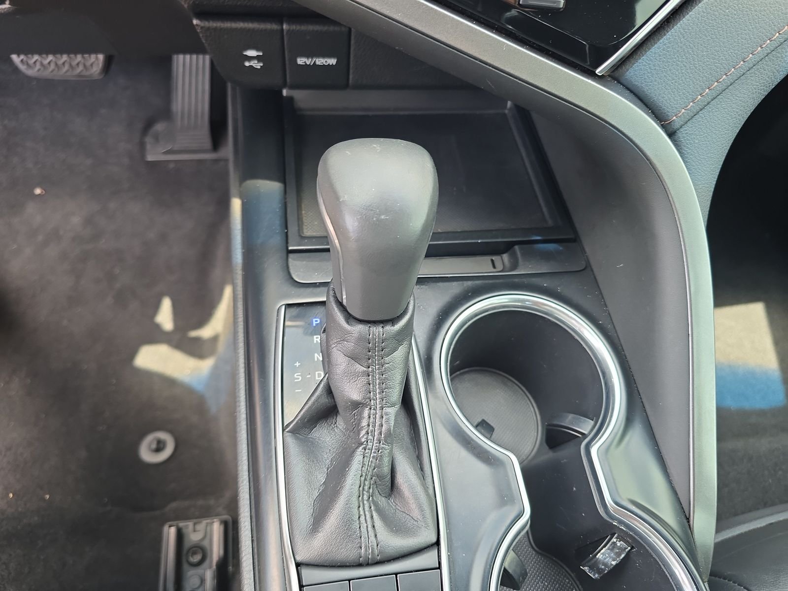 Used 2018 Blue Toyota XLE image 19