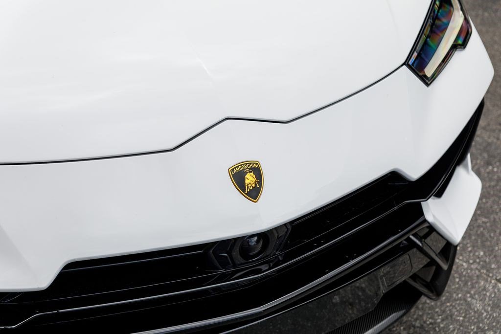 Used 2024 White Lamborghini Performante image 52