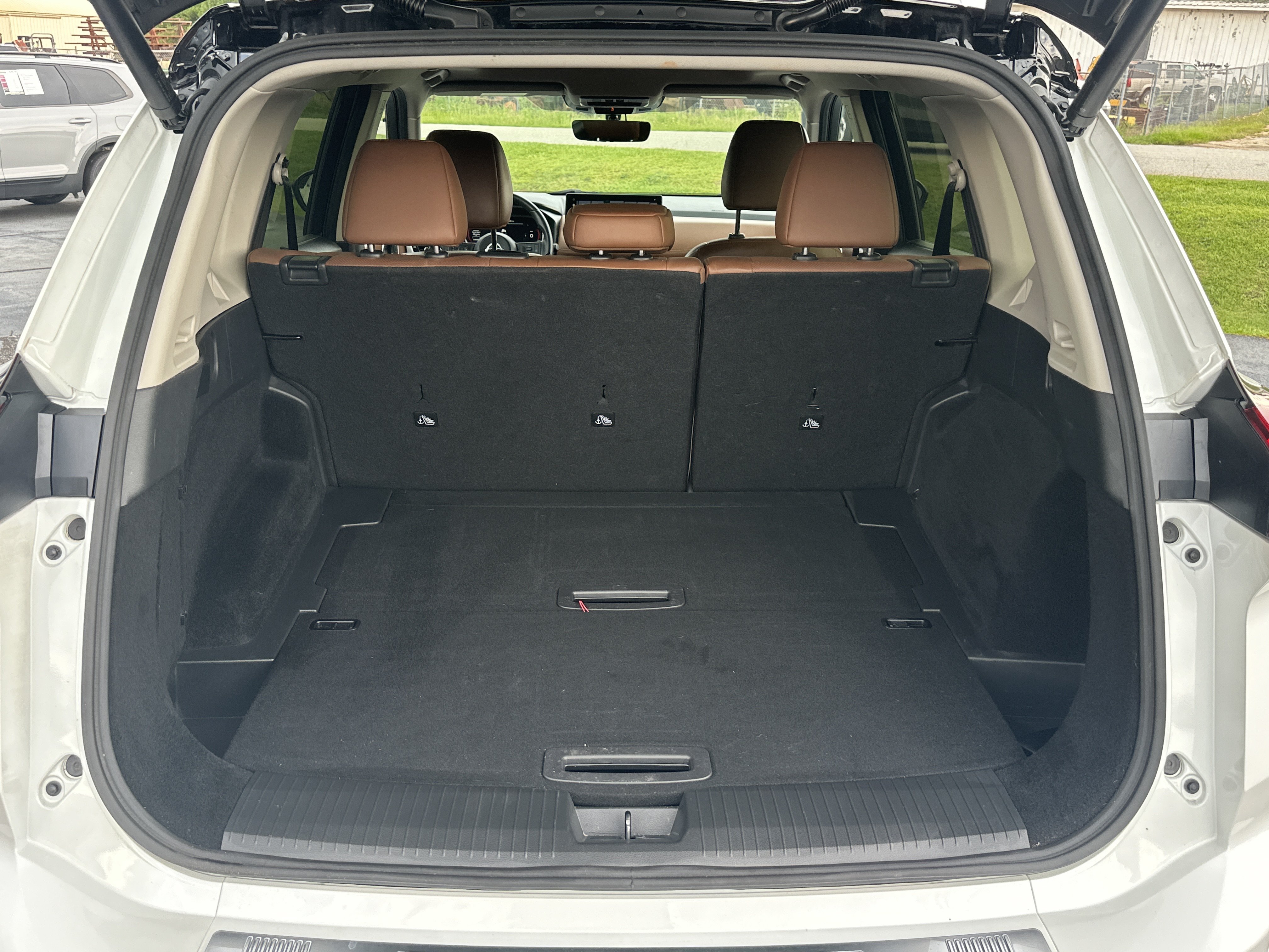 Used 2024 Everest White Pearl/Super Black Nissan Platinum image 19