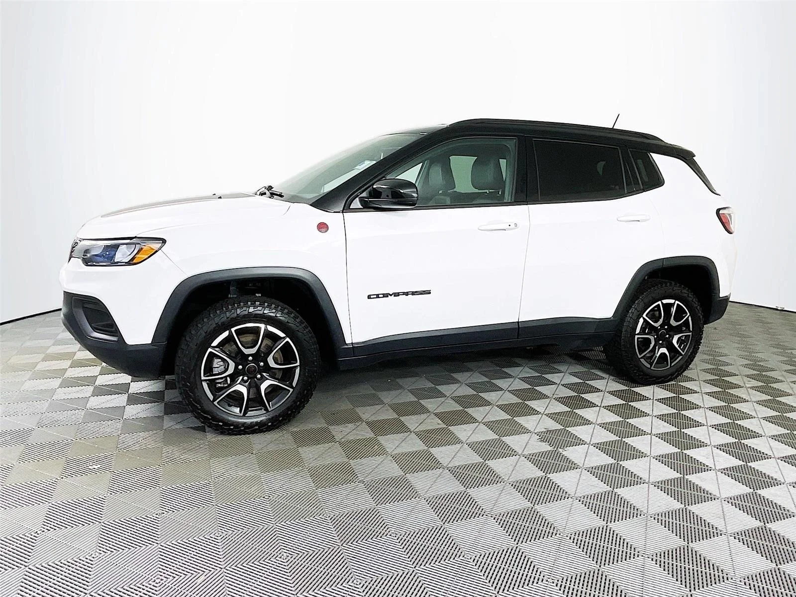 Used 2025 Bright White Clearcoat Jeep Trailhawk image 4