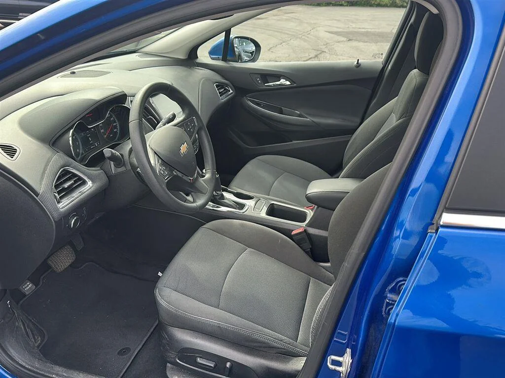 Used 2017 Kinetic Blue Metallic Chevrolet LT image 7