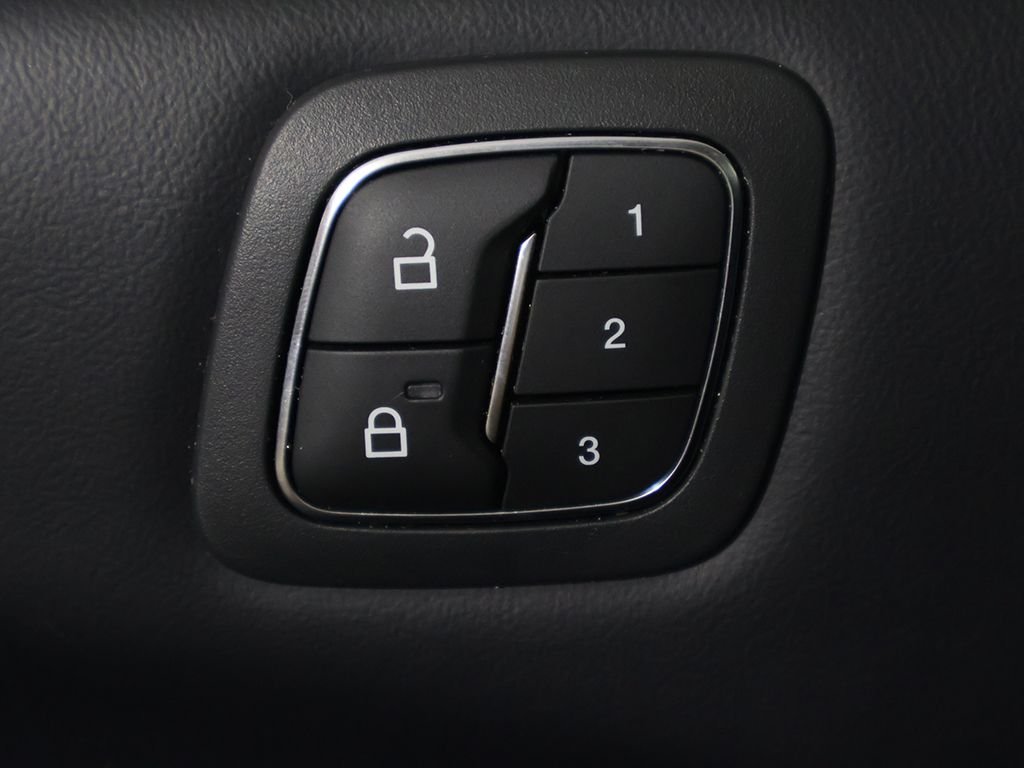 Used 2022 Gray Ford Select image 35