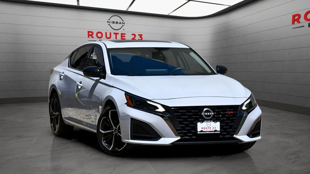 Certified Used 2024 Gray Nissan 2.5 SR image 4