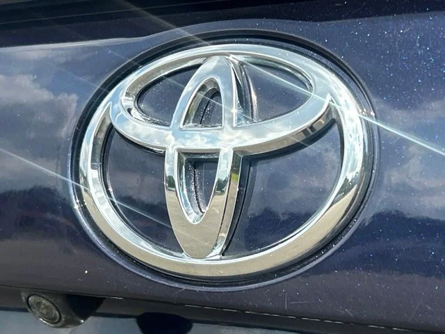 Used 2020  Toyota XLE image 6