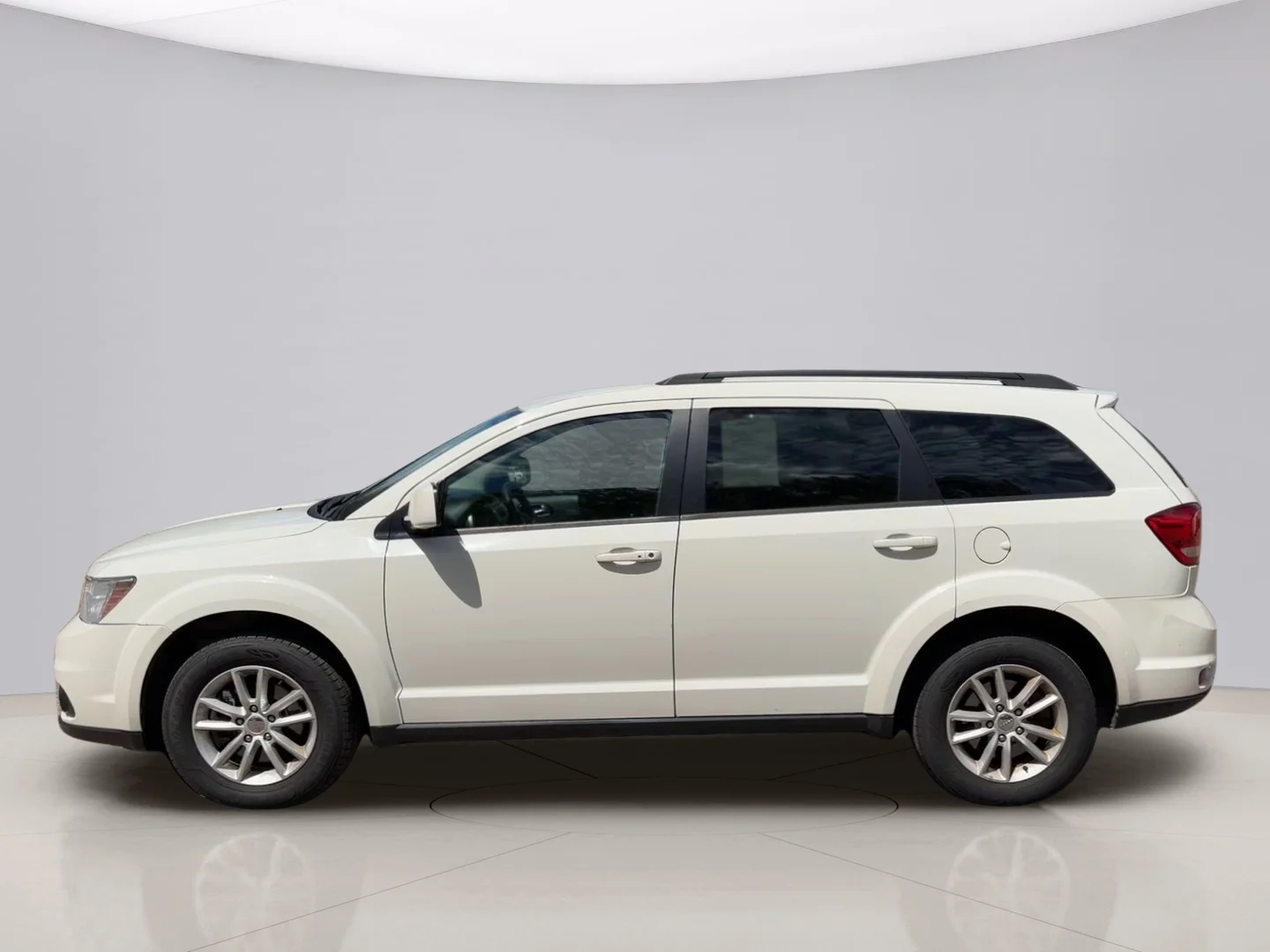 Used 2017 White Jeep SXT image 2
