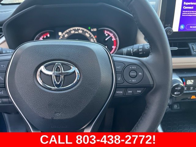 Used 2024  Toyota XLE Premium image 20