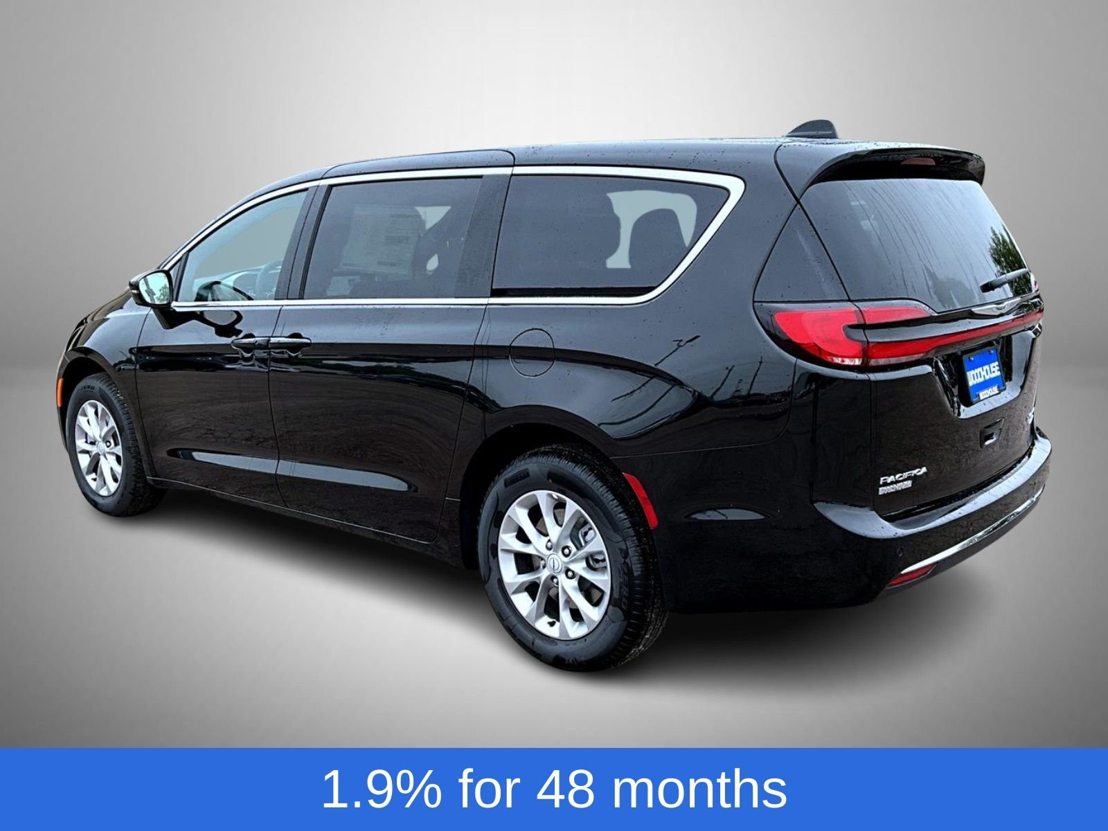 New 2026 Diamond Black Crystal Pearl-Coat Exterior Paint Chrysler Limited image 7