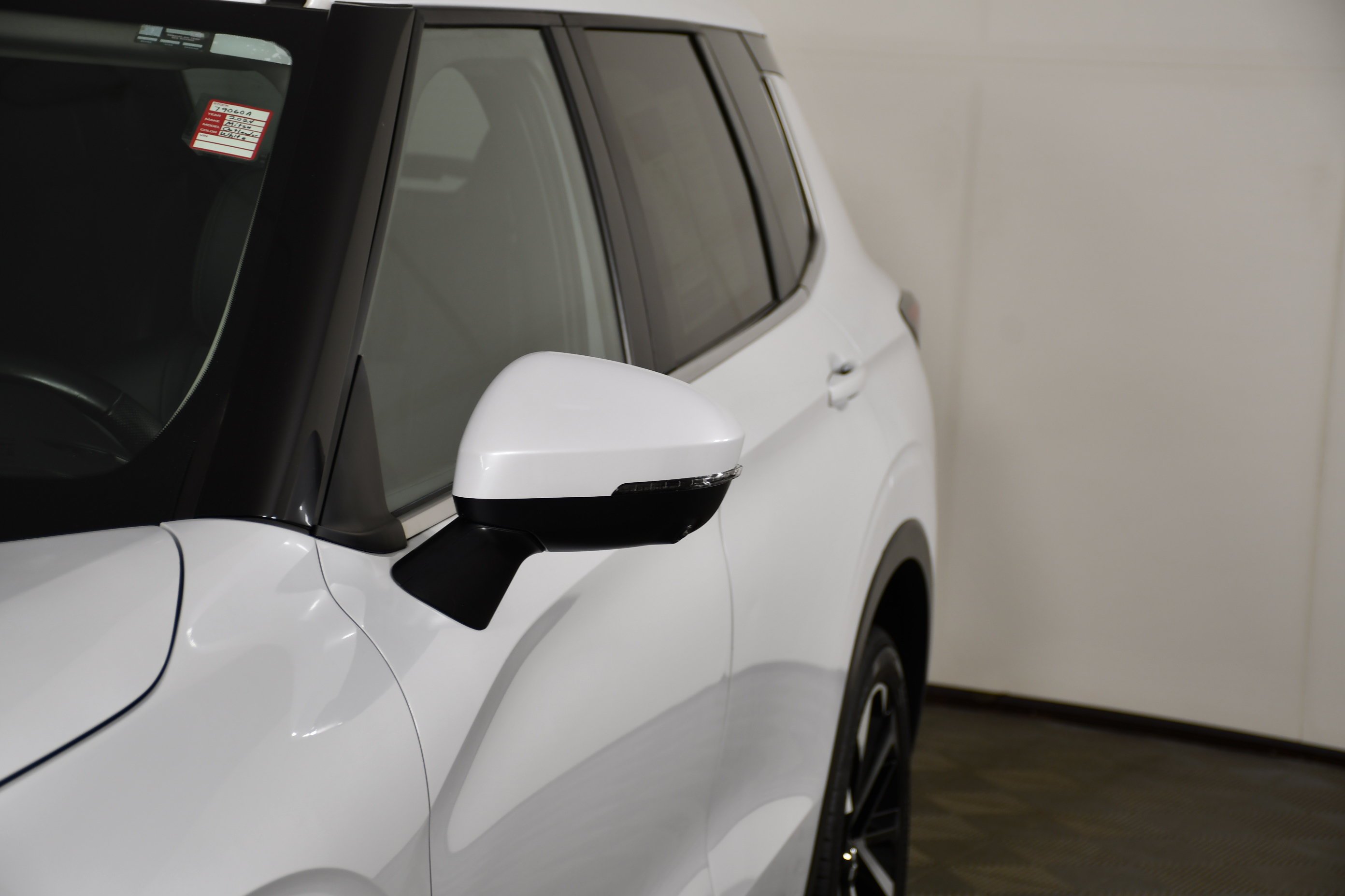 Certified Used 2024 White Diamond Mitsubishi SE image 13