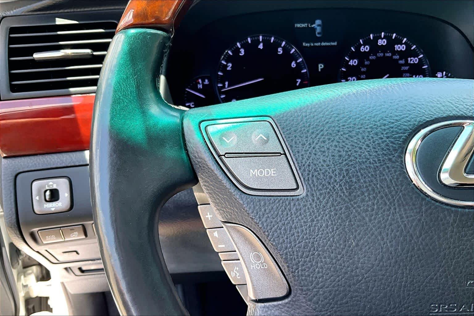 Used 2012 Starfire Pearl Lexus  image 21