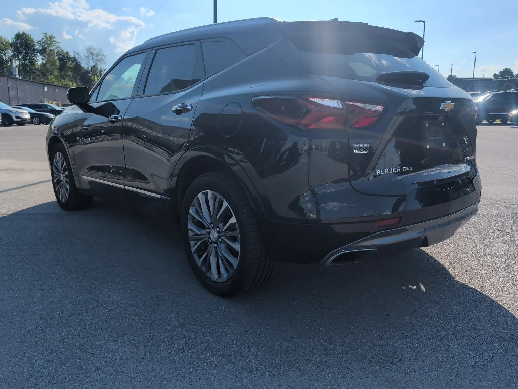 Used 2020 Midnight Blue Metallic Chevrolet Premier image 3