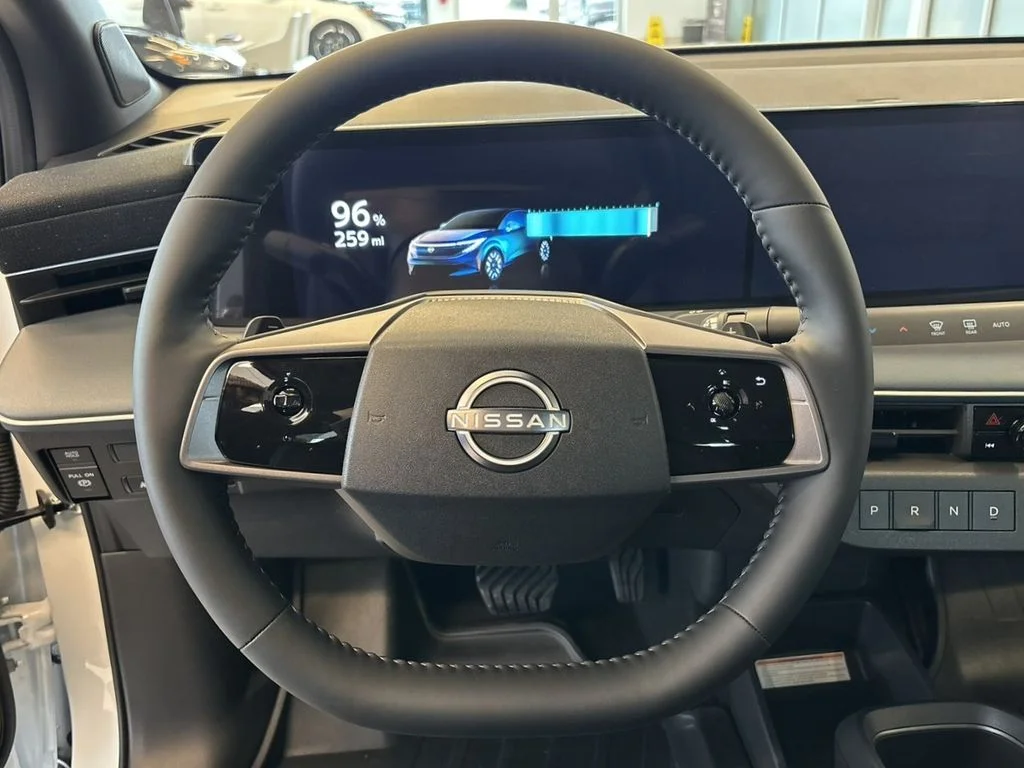 New 2026 Everest White Pearl TriCoat / Super Black Two-tone Nissan SV+ image 15