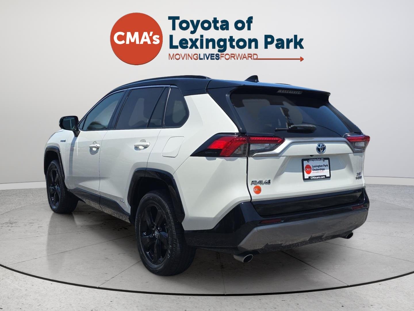 Used 2020 Blizzard Pearl w/Midnight Black Metallic Roof Toyota XSE image 5