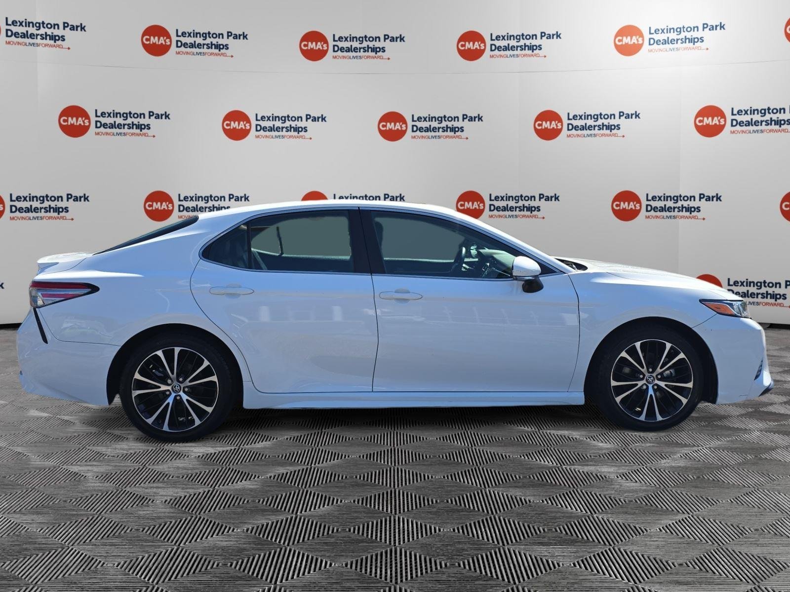 Used 2018 Super White Toyota SE image 8