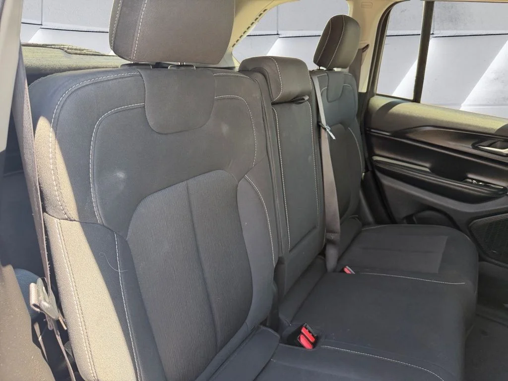 Used 2023 White Jeep Laredo image 23