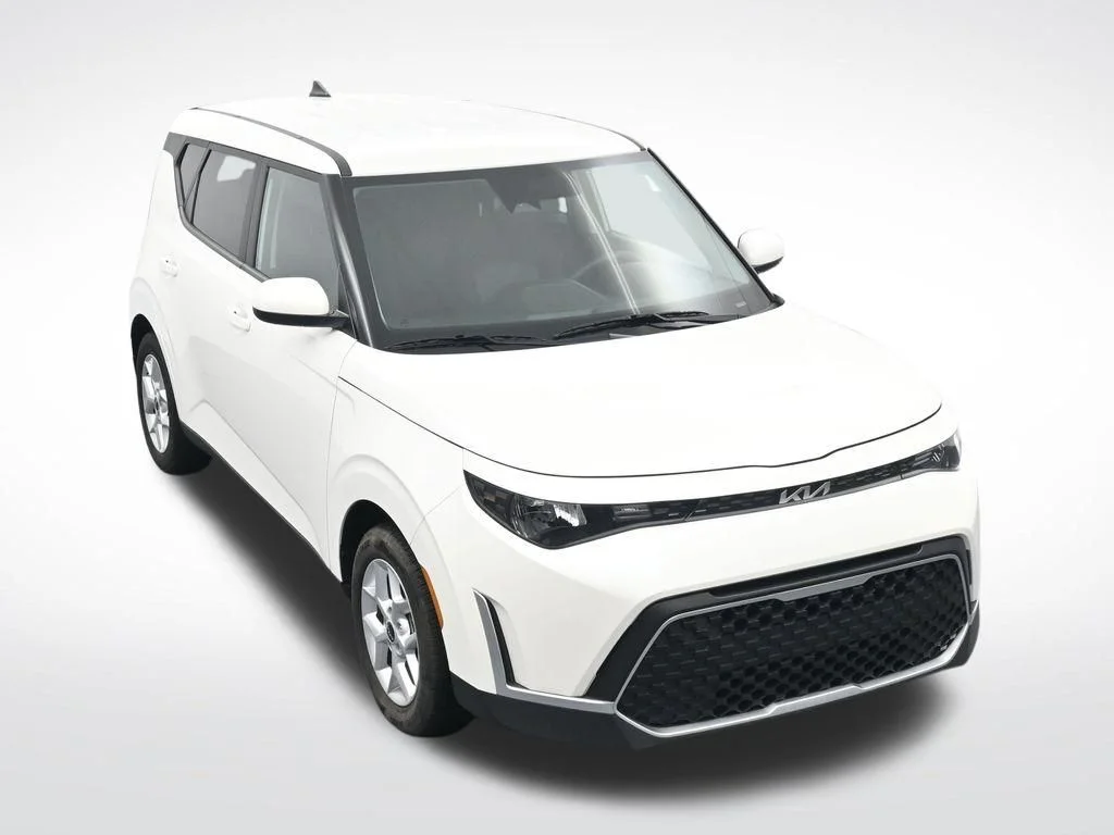 Used 2025 White Kia LX image 23