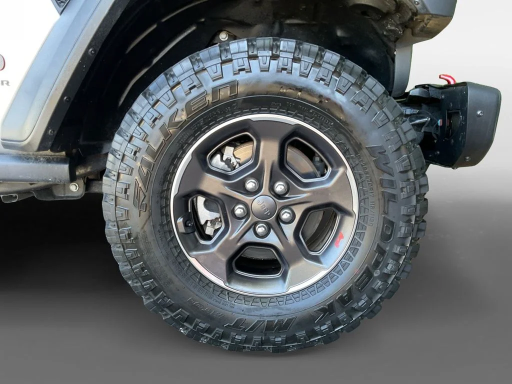 Used 2021 Silver Jeep Rubicon image 16