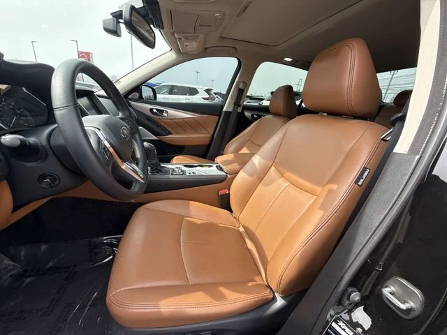 Used 2023 Black INFINITI LUXE image 11