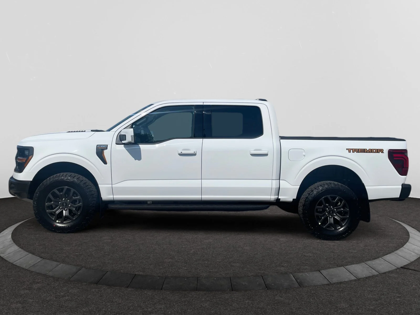 New 2026 Oxford White Ford Tremor image 2