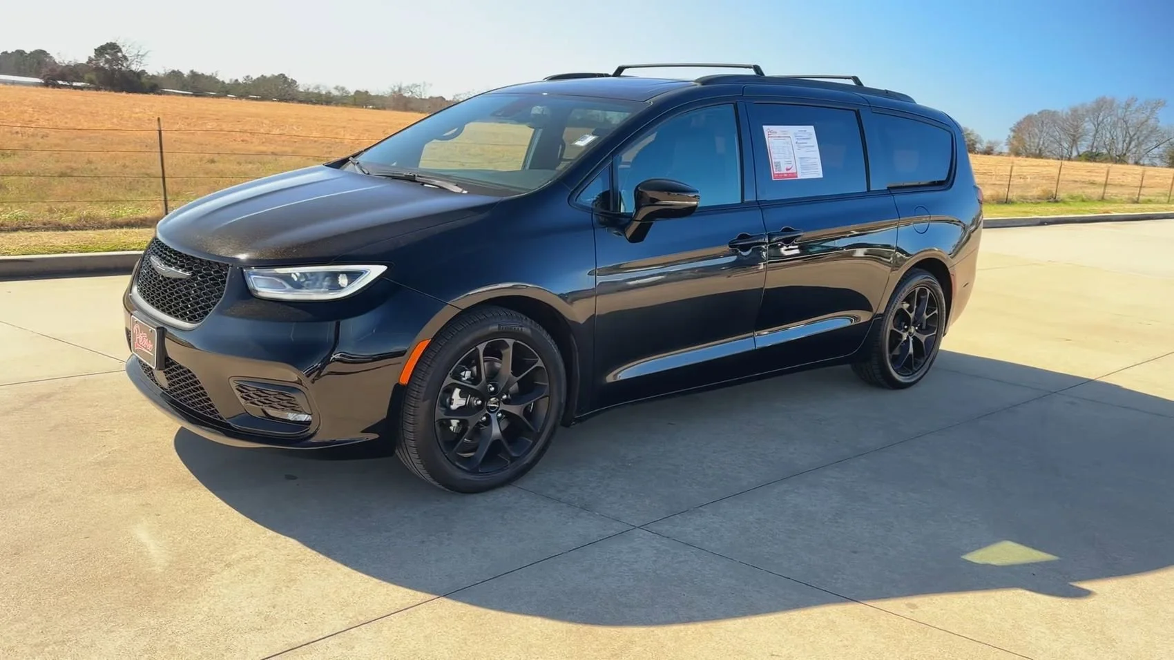 Used 2025 Diamond Black Crystal Pearlcoat Chrysler Limited image 5