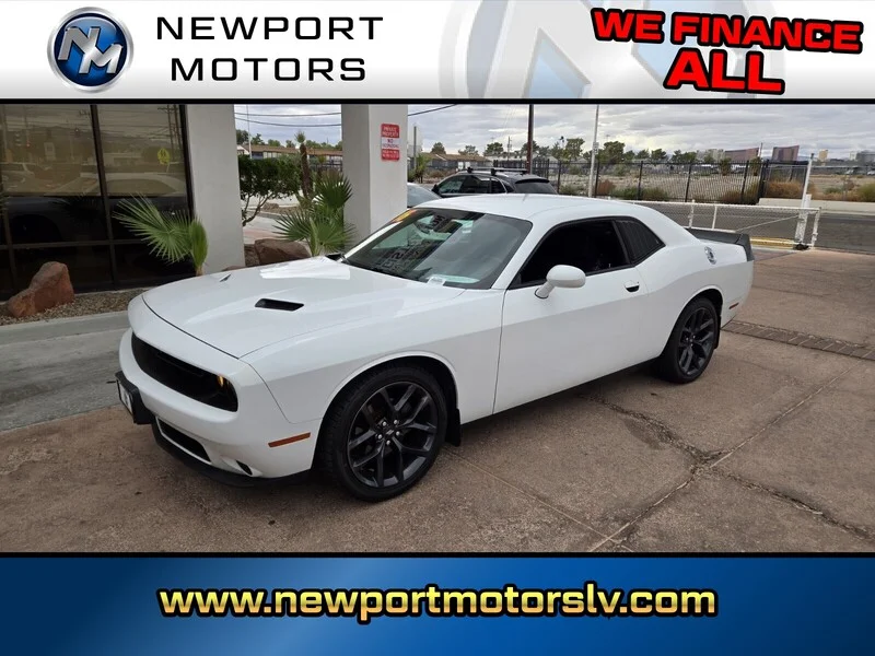 Used 2016 Bright White Clearcoat Dodge SXT image 1