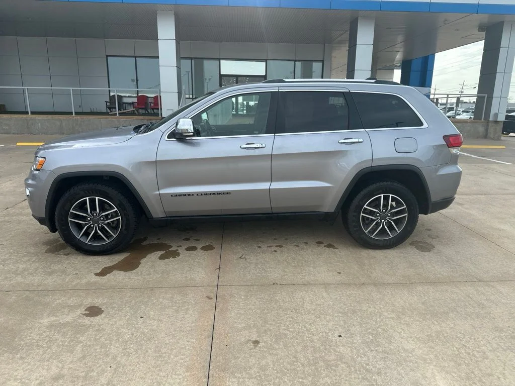 Used 2021 Silver Jeep Limited image 29