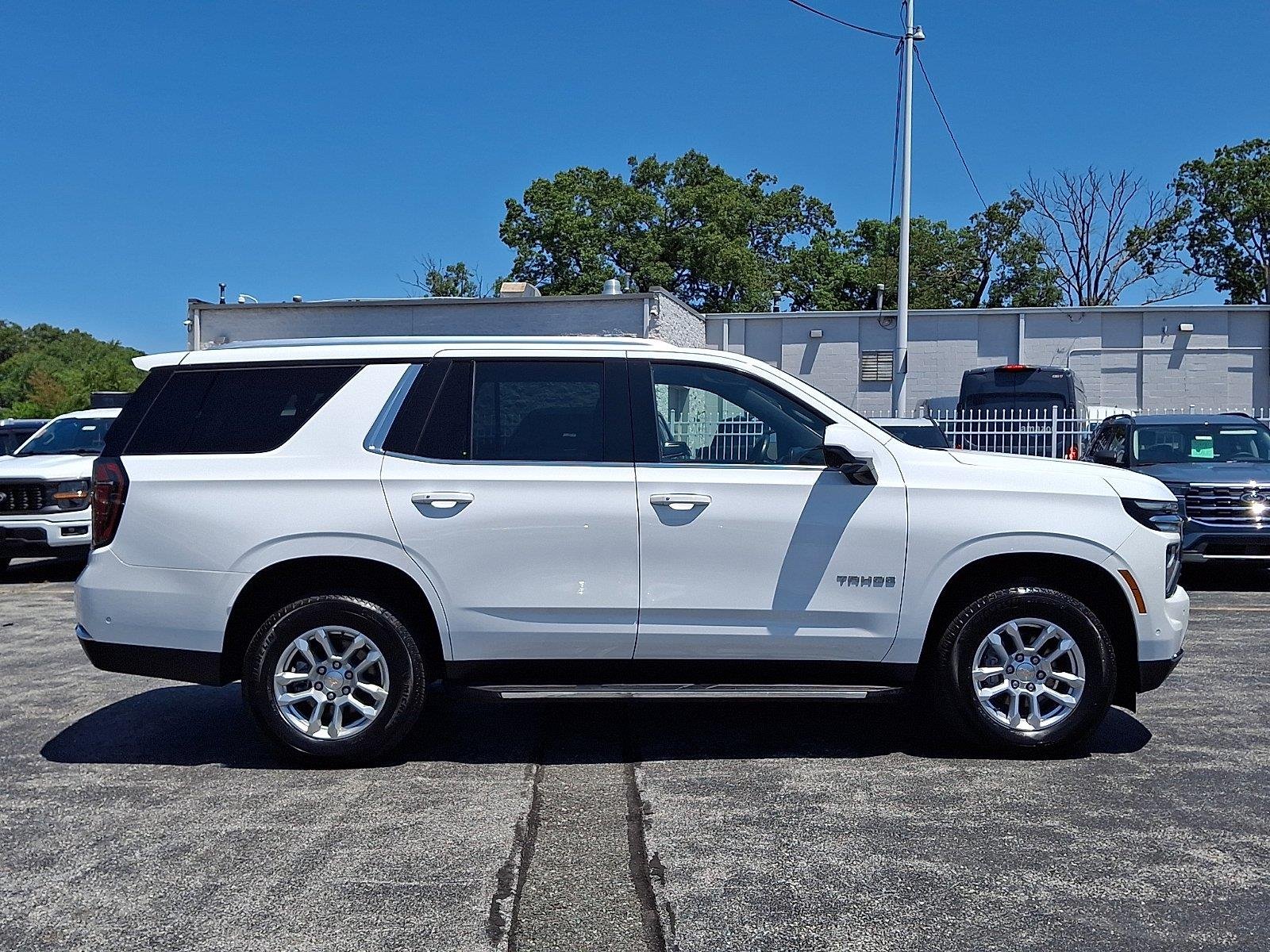 Used 2025 Summit White Chevrolet LS image 7